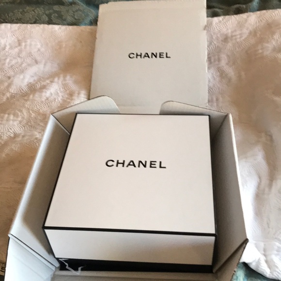 Complete Chanel gift box and packaging - Picture 2 of 7